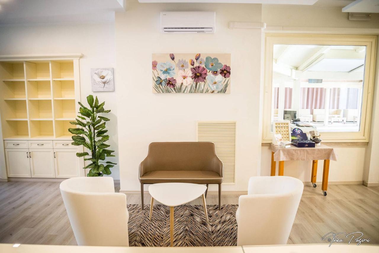 Lonatino Hotel 2*